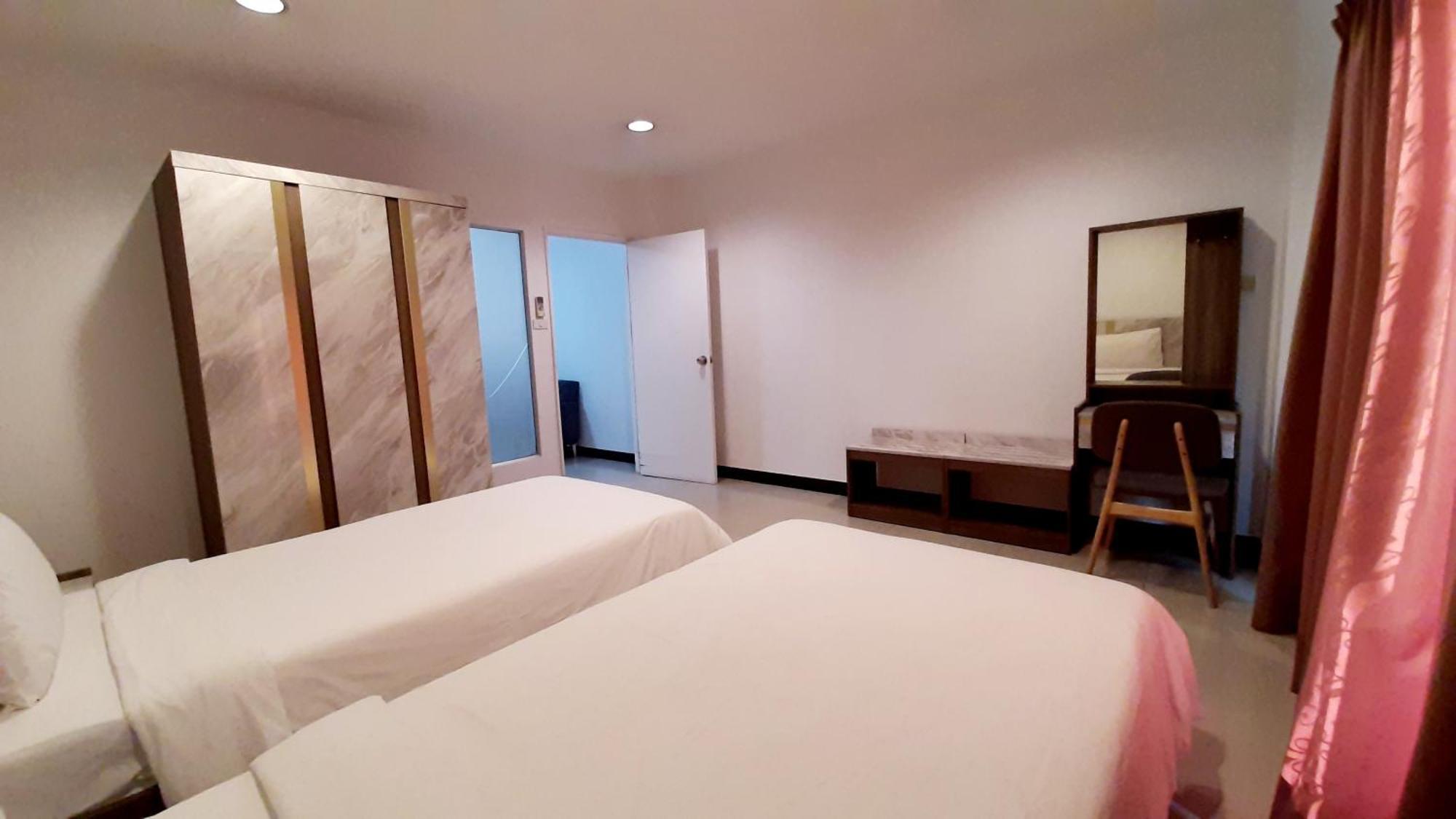 City Plaza Nana Hotel Bangkok Exterior foto